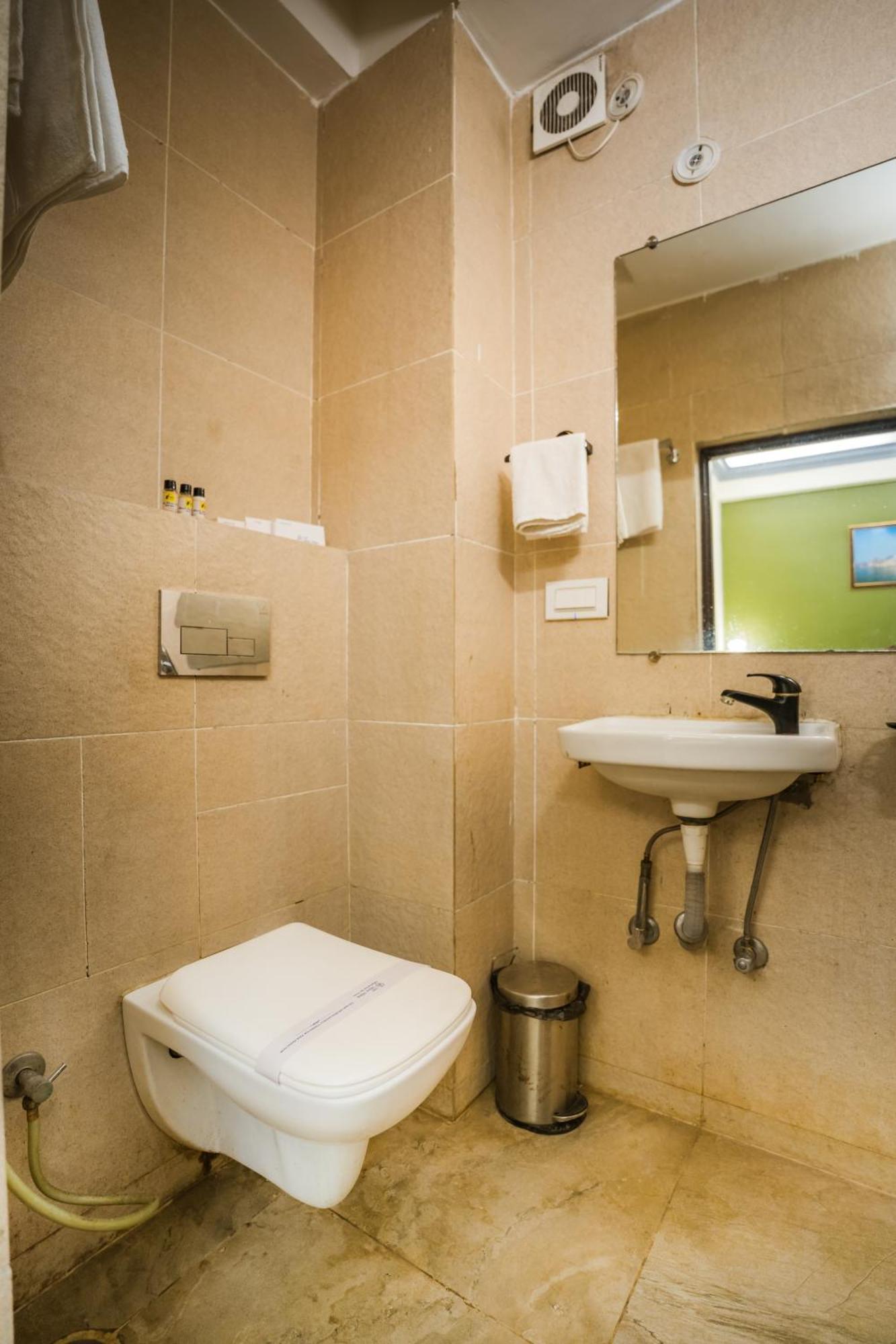 Tripli Hotels Silver Shine Varanasi Eksteriør billede