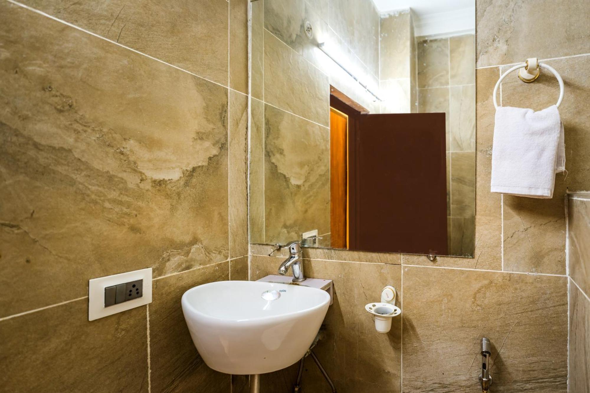 Tripli Hotels Silver Shine Varanasi Eksteriør billede