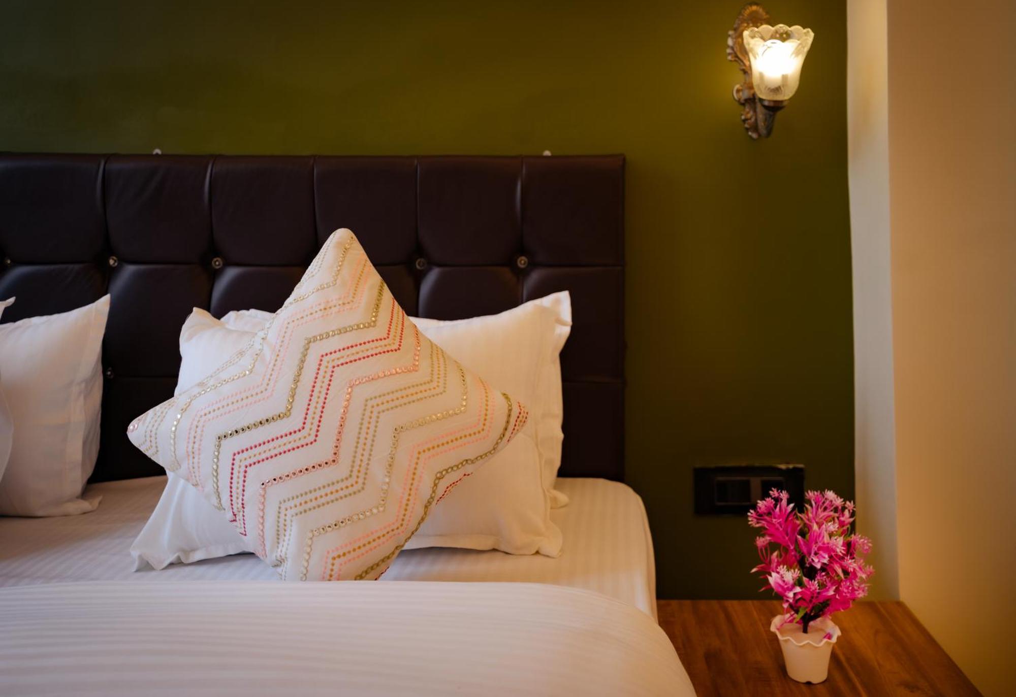 Tripli Hotels Silver Shine Varanasi Eksteriør billede