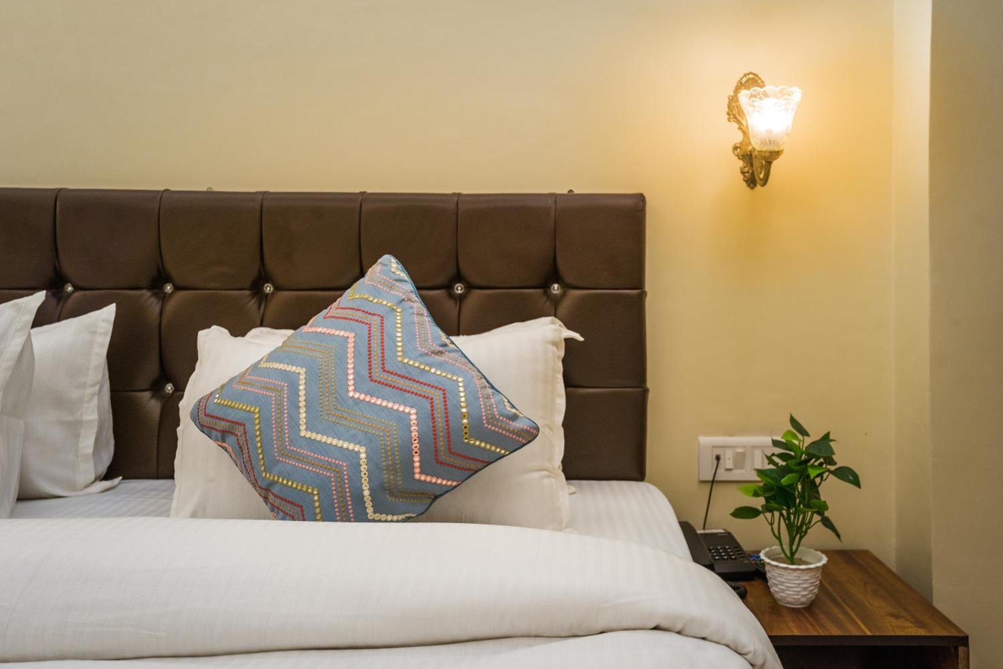 Tripli Hotels Silver Shine Varanasi Eksteriør billede