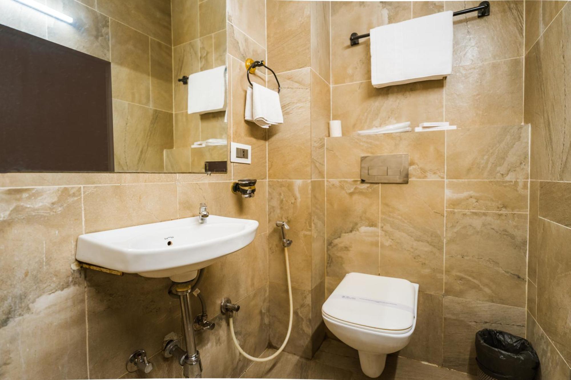 Tripli Hotels Silver Shine Varanasi Eksteriør billede