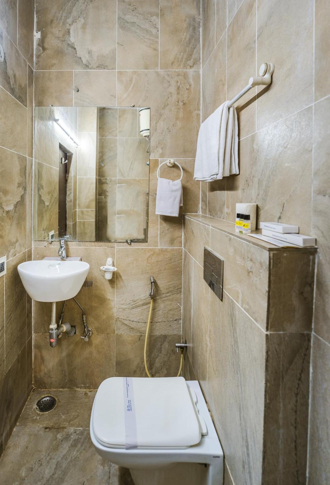 Tripli Hotels Silver Shine Varanasi Eksteriør billede