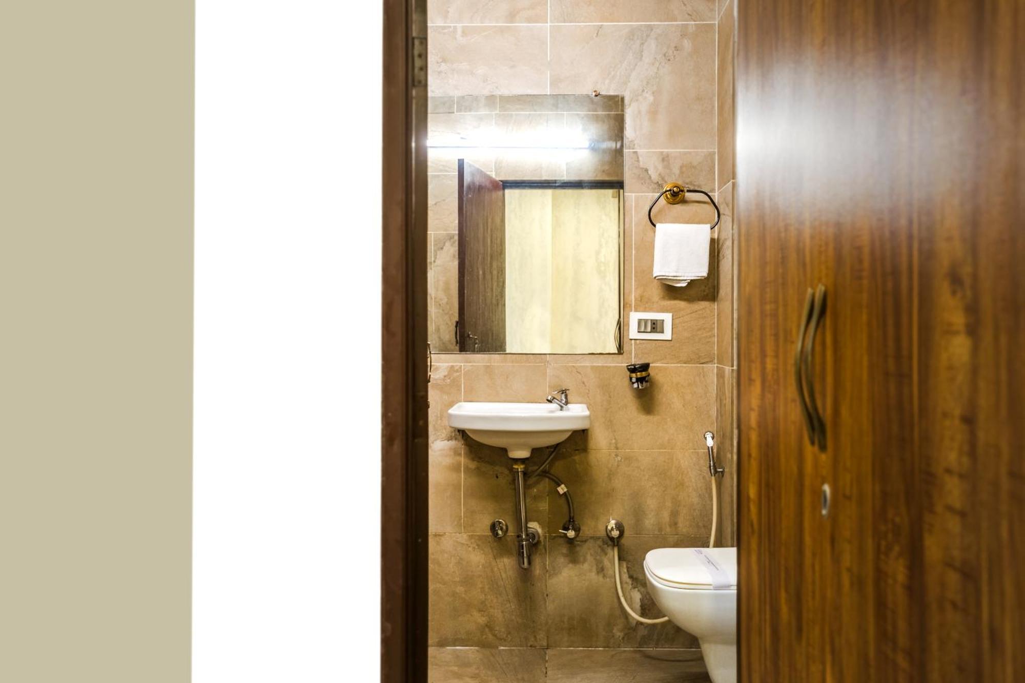 Tripli Hotels Silver Shine Varanasi Eksteriør billede