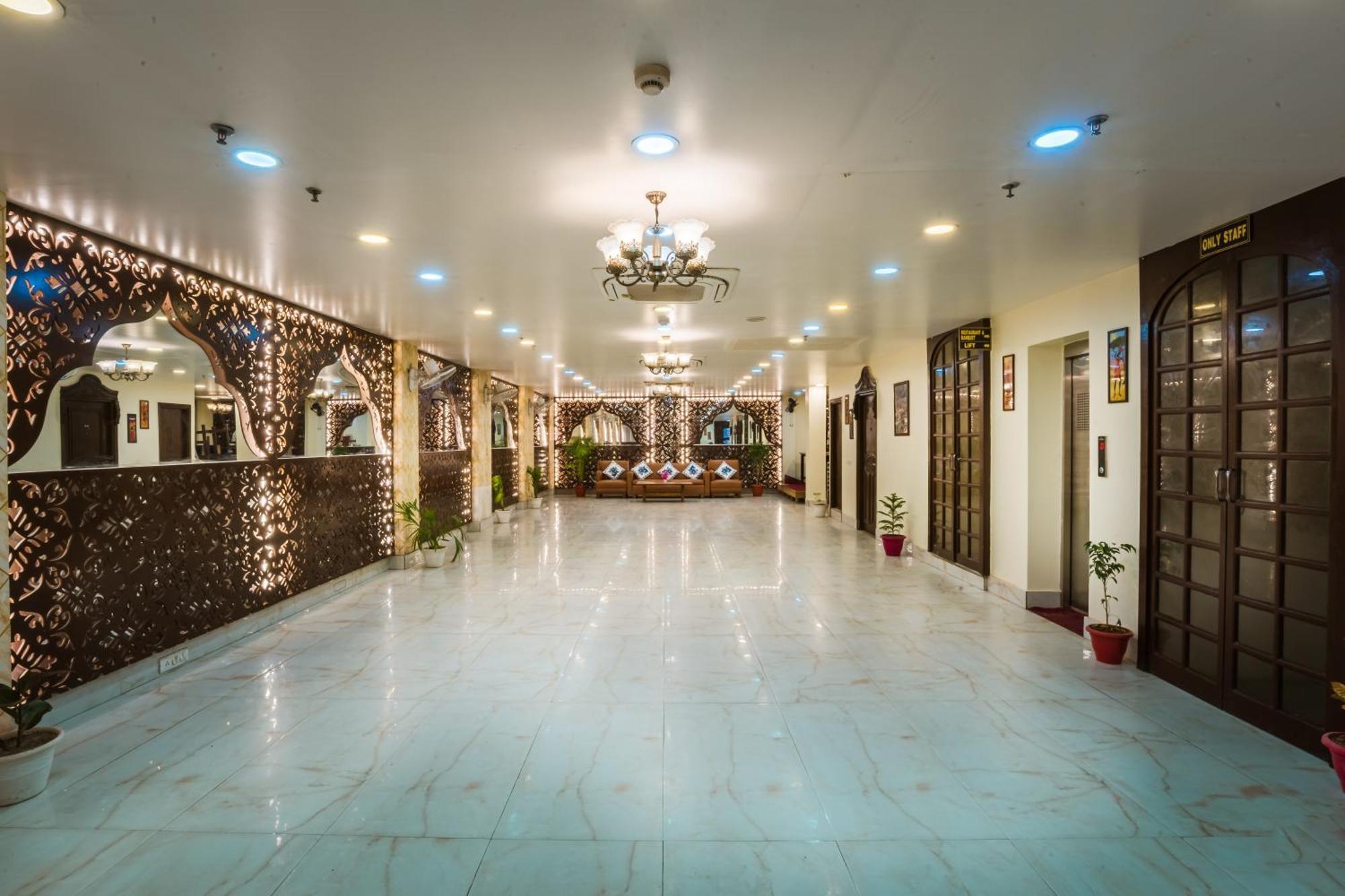 Tripli Hotels Silver Shine Varanasi Eksteriør billede